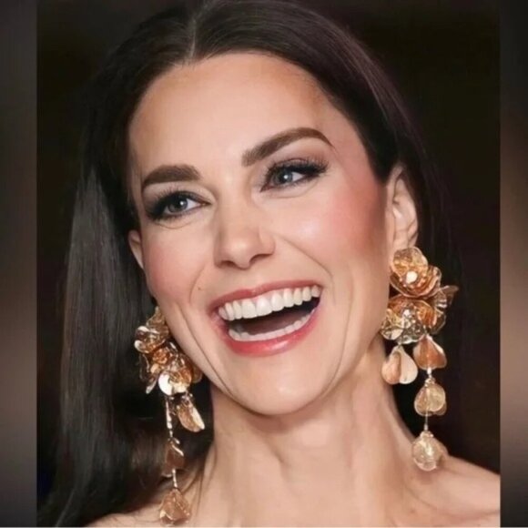 Zara Jewelry - ✨ Zara Kate Middleton statement cascading floral earrings ✨ with GIFT BOX ✨💕💕